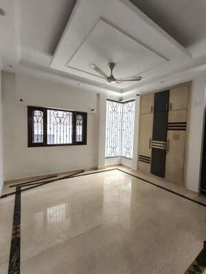 Room in 4 BHK Independent House at Sector 50 – for Rent