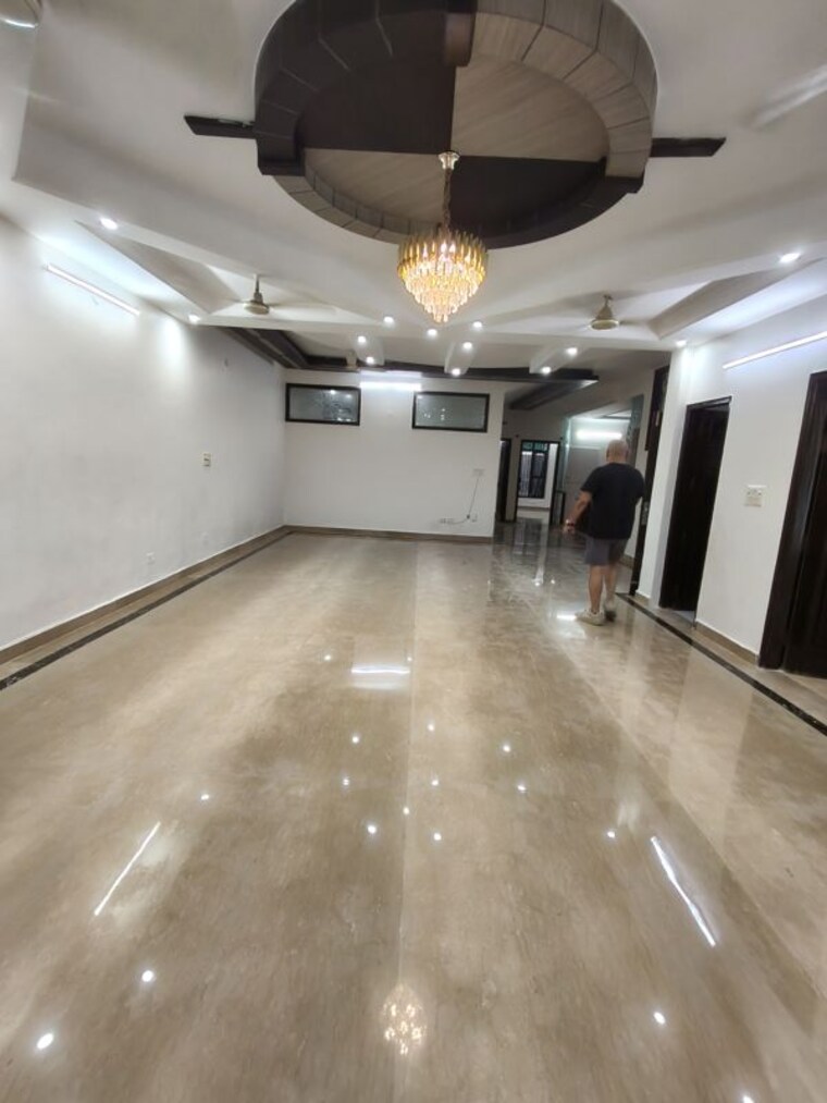 Room, sector 50 4 Bedroom 360 Sq.Mt. Independent House In Sector 50 Noida 10548624