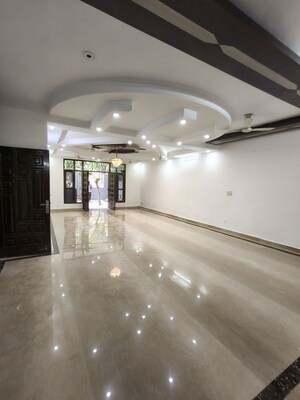 Room in 4 BHK Independent House at Sector 50 – for Rent