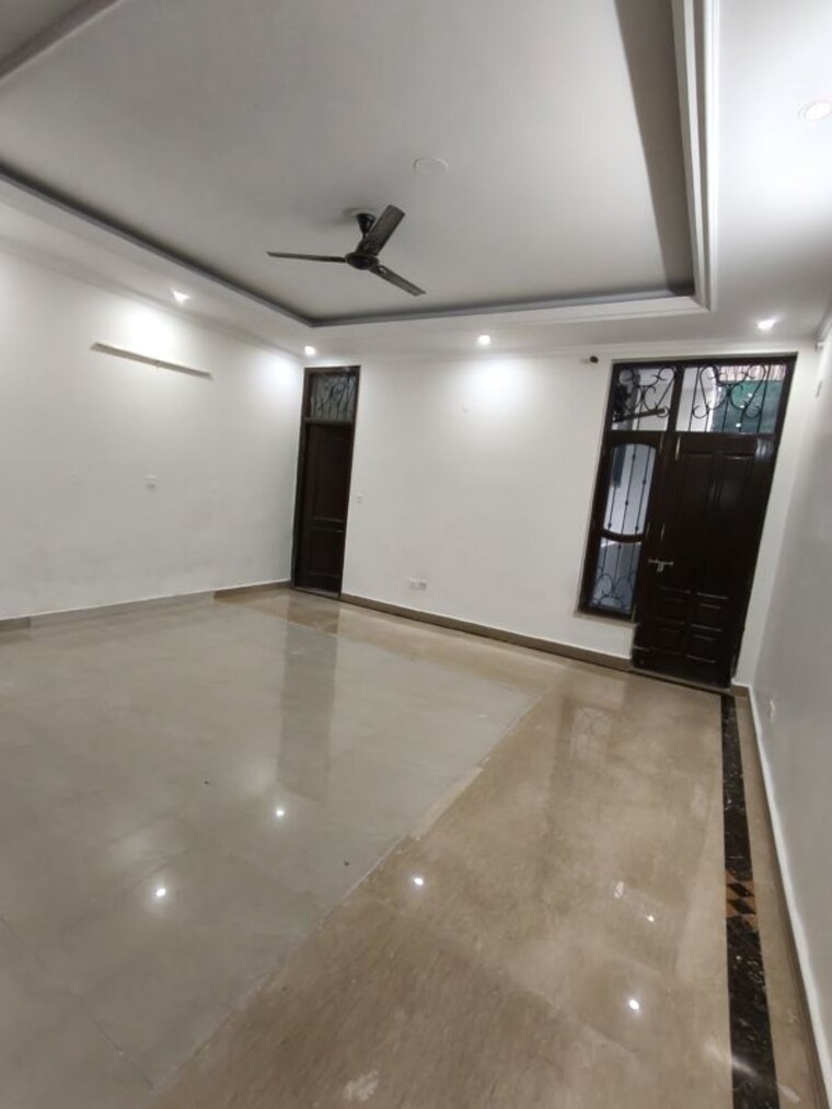 Room, sector 50 4 Bedroom 360 Sq.Mt. Independent House In Sector 50 Noida 10548624
