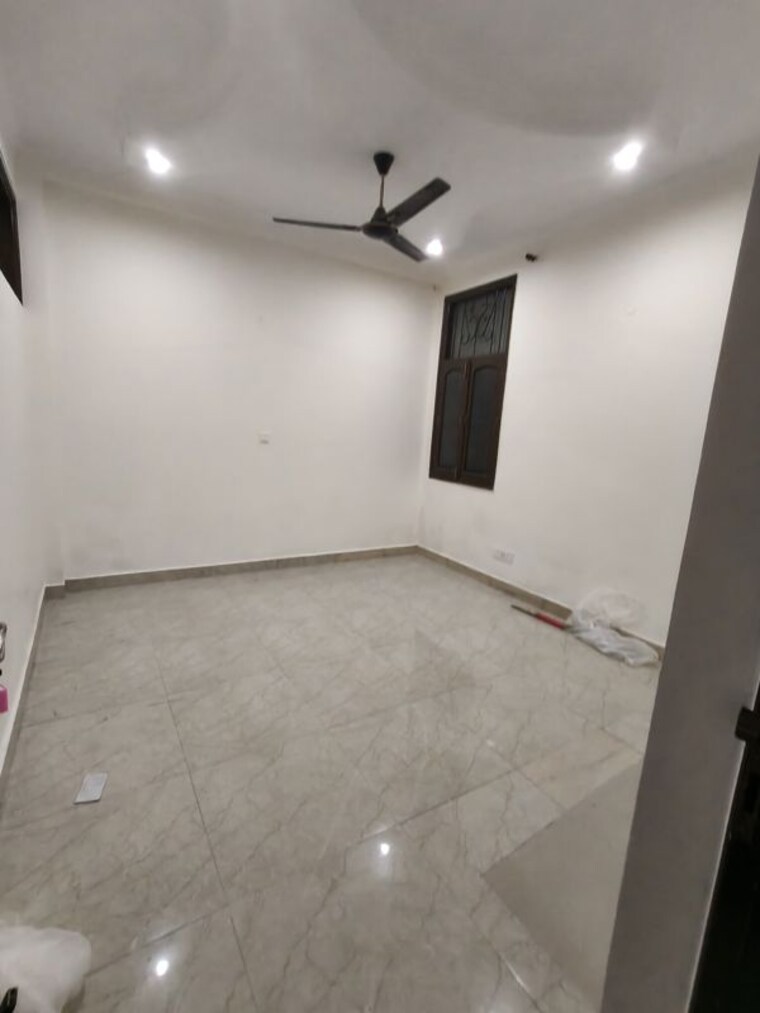 Room, sector 50 4 Bedroom 360 Sq.Mt. Independent House In Sector 50 Noida 10548624