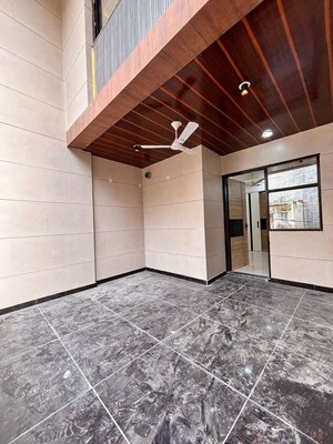 Room in 4 BHK Independent House at Uttam Nagar – for Sale
