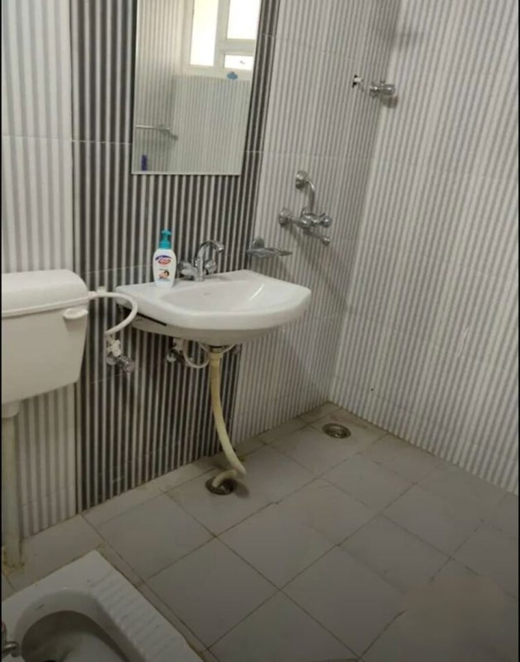 Bathroom, hazratganj 3 Bedroom 1702 Sq.Ft. Apartment In Hazratganj Lucknow 10548652