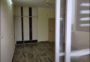 Room in 3 BHK Apartment at Hazratganj – for Rent