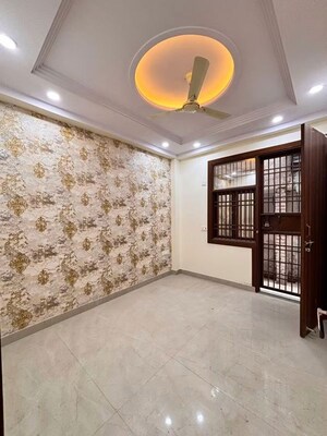 Room in 4 BHK Independent House at Uttam Nagar – for Sale