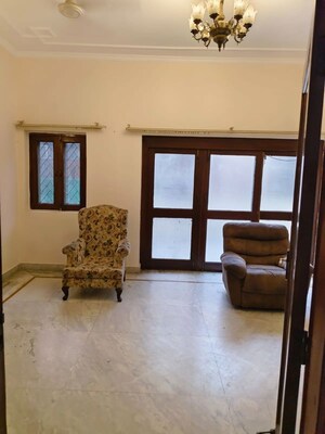 Room in 2 BHK Independent House at Sector 41 – for Rent
