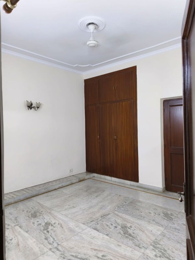 Room, sector 41 2 Bedroom 180 Sq.Mt. Independent House In Sector 41 Noida 10548681
