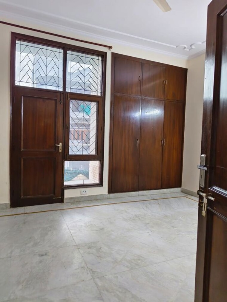 Room, sector 41 2 Bedroom 180 Sq.Mt. Independent House In Sector 41 Noida 10548681