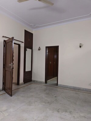 Room in 2 BHK Independent House at Sector 41 – for Rent