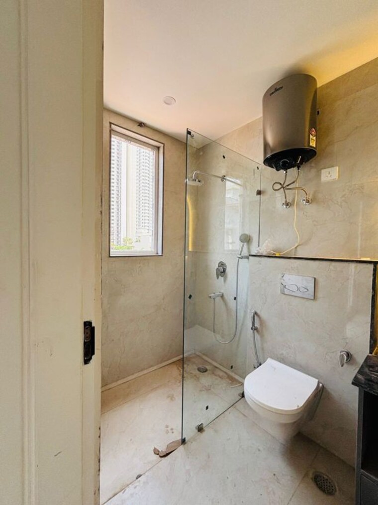 Bathroom, old-dlf-colony 2 Bedroom 1000 Sq.Ft. Builder Floor In Sector 14 Gurgaon 10548748