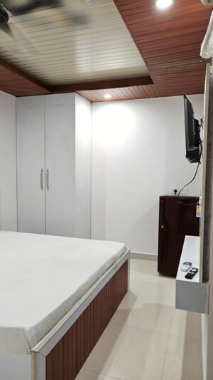 Furnished Amenities in Studio Builder Floor at Sector 32 – for Rent