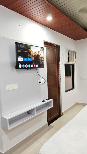 Studio Builder Floor For Rent in Sector 32