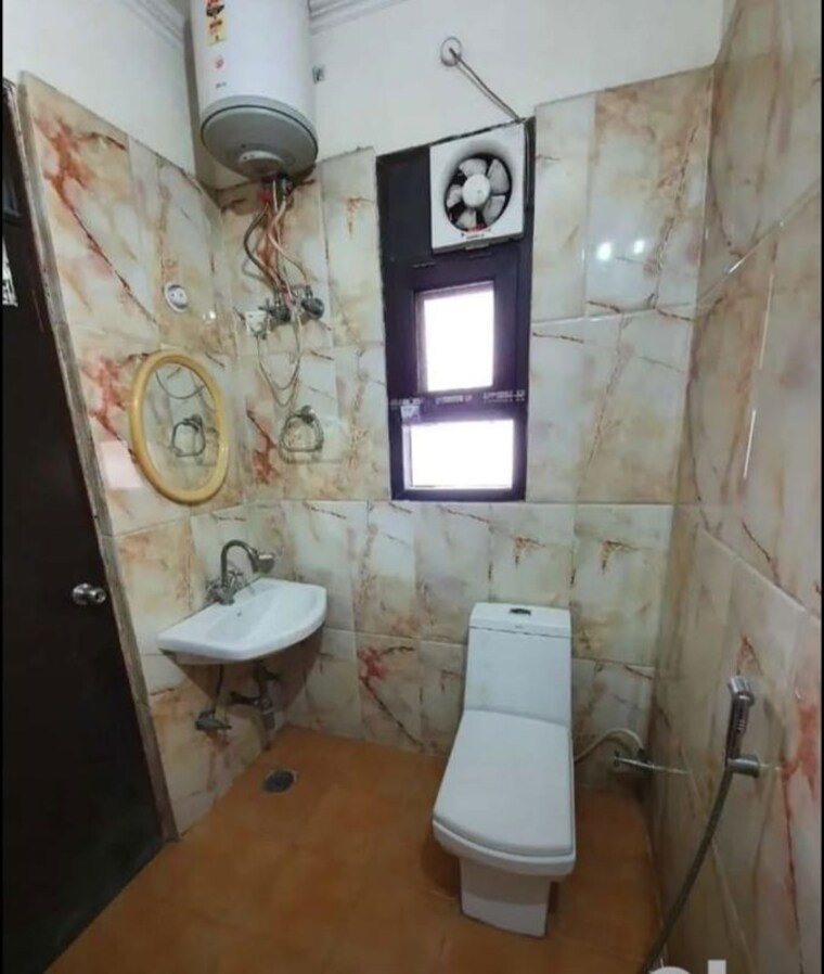 Bathroom, viraj khand 1 Bedroom 900 Sq.Ft. Builder Floor In Viraj Khand Lucknow 10548830