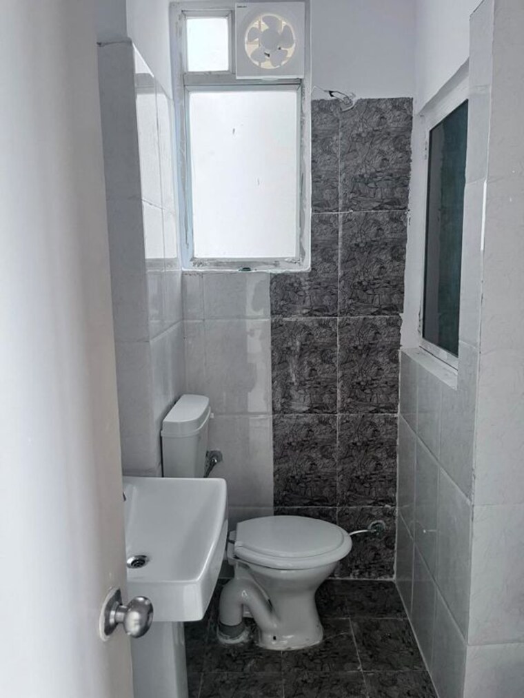 Bathroom, sushant golf city 2 Bedroom 1100 Sq.Ft. Apartment In Sushant Golf City Lucknow 10548835
