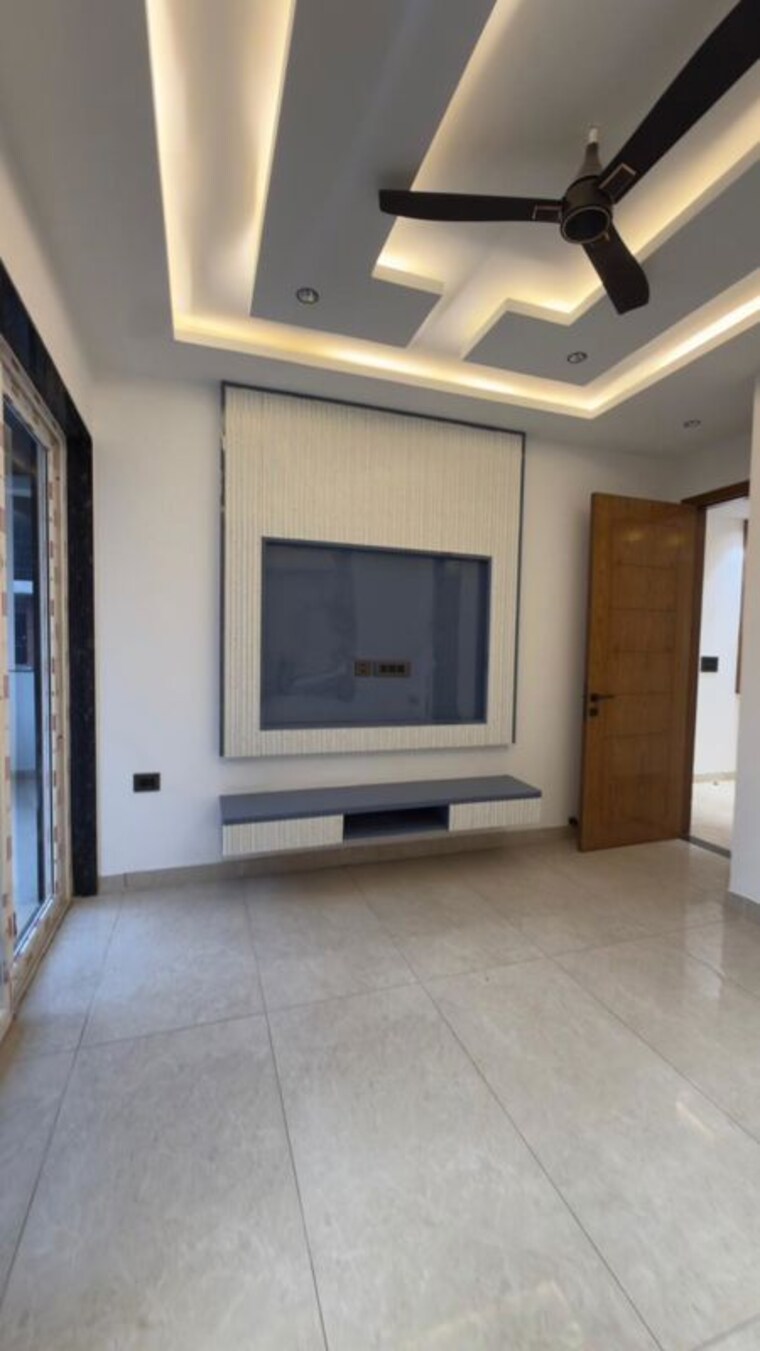 Room, green fields colony 3 Bedroom 1305 Sq.Ft. Builder Floor In Green Fields Colony Faridabad 10546021