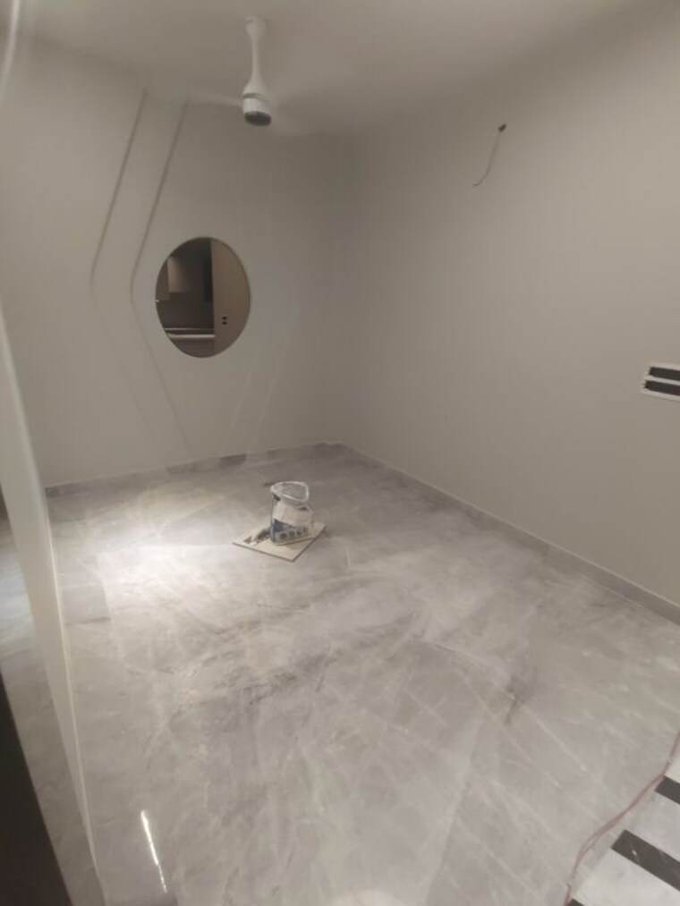 Room, vikas puri 3 Bedroom 200 Sq.Yd. Builder Floor In Vikas Puri Delhi 10548863