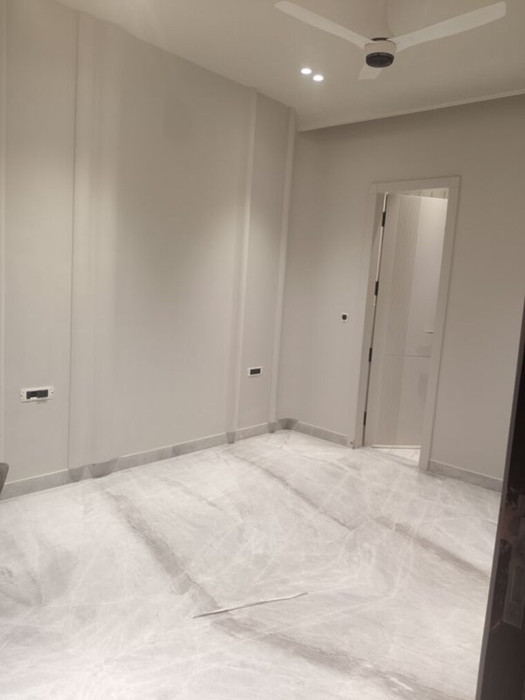Room, vikas puri 3 Bedroom 200 Sq.Yd. Builder Floor In Vikas Puri Delhi 10548863