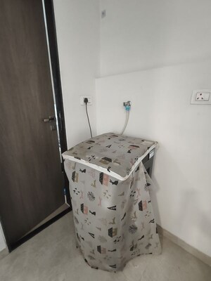 Furnished Amenities in 1 BHK Apartment at Platinum Tower 7, Andheri West – for Rent