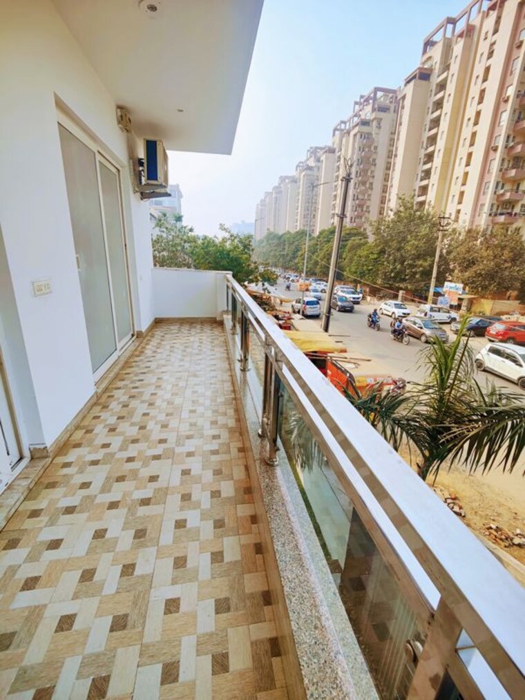 Balcony, sector 43 1 Bedroom 500 Sq.Ft. Builder Floor In Sector 43 Gurgaon 10548893