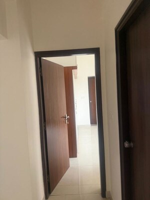 Room in 3 BHK Apartment at Vaishnavi Splendour, New Bel Road – for Rent