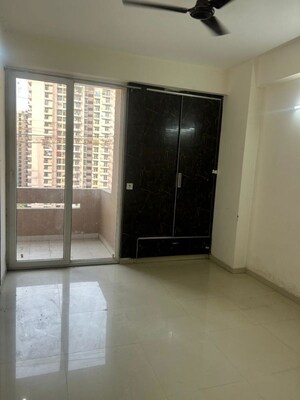 Room in 2 BHK Apartment at JNC The Park, Sector 16c Greater Noida – for Rent