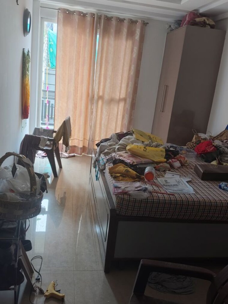 Living Room, chattarpur 4 Bedroom 200 Sq.Yd. Builder Floor In Chattarpur Delhi 10500258