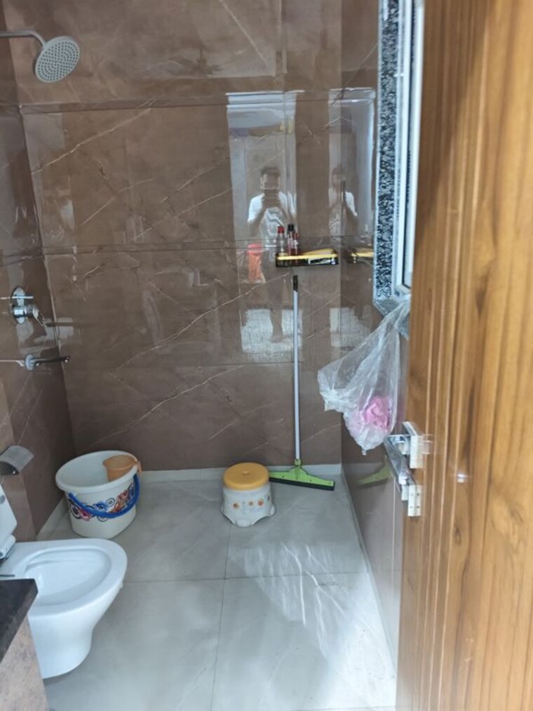 Bathroom, chattarpur 4 Bedroom 200 Sq.Yd. Builder Floor In Chattarpur Delhi 10500258