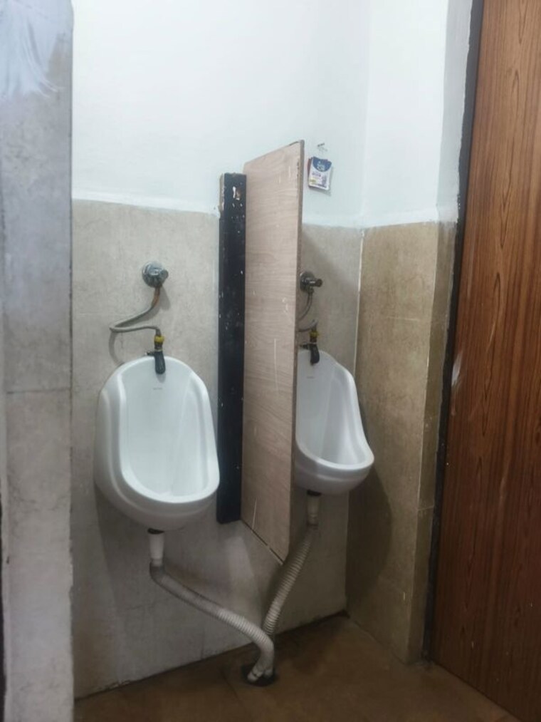 Bathroom, sector 3 Commercial Office Space 800 Sq.Ft. In Sector 3 Noida 10548979