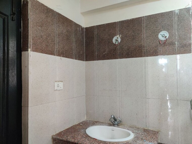 Bathroom, gaur-atulyam 2 Bedroom 955 Sq.Ft. Apartment In Omicron I Greater Noida Greater Noida 10548991