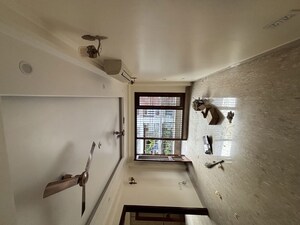 Room in 3 BHK Builder Floor at Greater Kailash I – for Rent