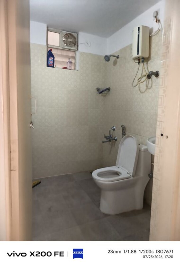 Bathroom, pearl-coronet 3 Bedroom 2200 Sq.Ft. Penthouse In Cv Raman Nagar Bangalore 10549037