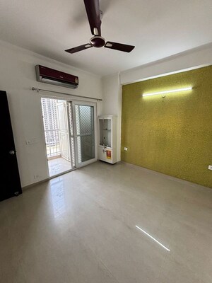 Room in 2.5 BHK Apartment at Skytech Matrott, Sector 76 – for Rent