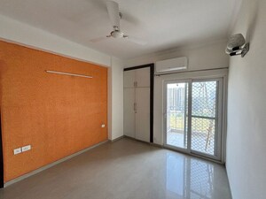 Room in 2.5 BHK Apartment at Skytech Matrott, Sector 76 – for Rent
