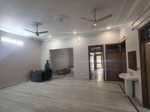 Parking in 3.5 BHK Independent House at Gomti Nagar – for Rent