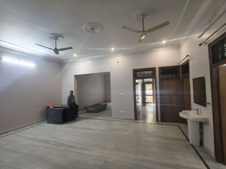  Parking, gomti nagar 3.5 Bedroom 3255 Sq.Ft. Independent House In Gomti Nagar Lucknow 10549057
