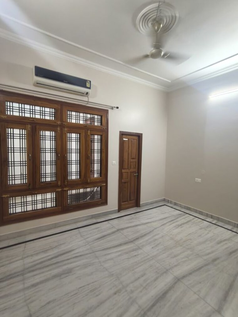 Room, gomti nagar 3.5 Bedroom 3255 Sq.Ft. Independent House In Gomti Nagar Lucknow 10549057