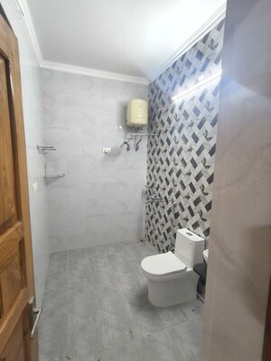 Bathroom in 3.5 BHK Independent House at Gomti Nagar – for Rent