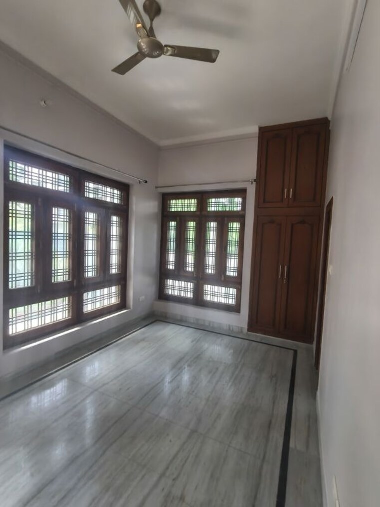 Room, gomti nagar 3.5 Bedroom 3255 Sq.Ft. Independent House In Gomti Nagar Lucknow 10549057