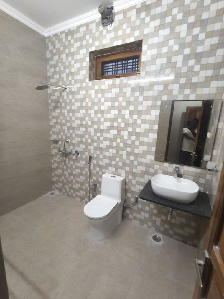 Bathroom, gomti nagar 3.5 Bedroom 3255 Sq.Ft. Independent House In Gomti Nagar Lucknow 10549057