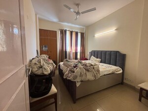 Living Room in 3.5 BHK Apartment at JMD Gardens, Sector 33 – for Rent