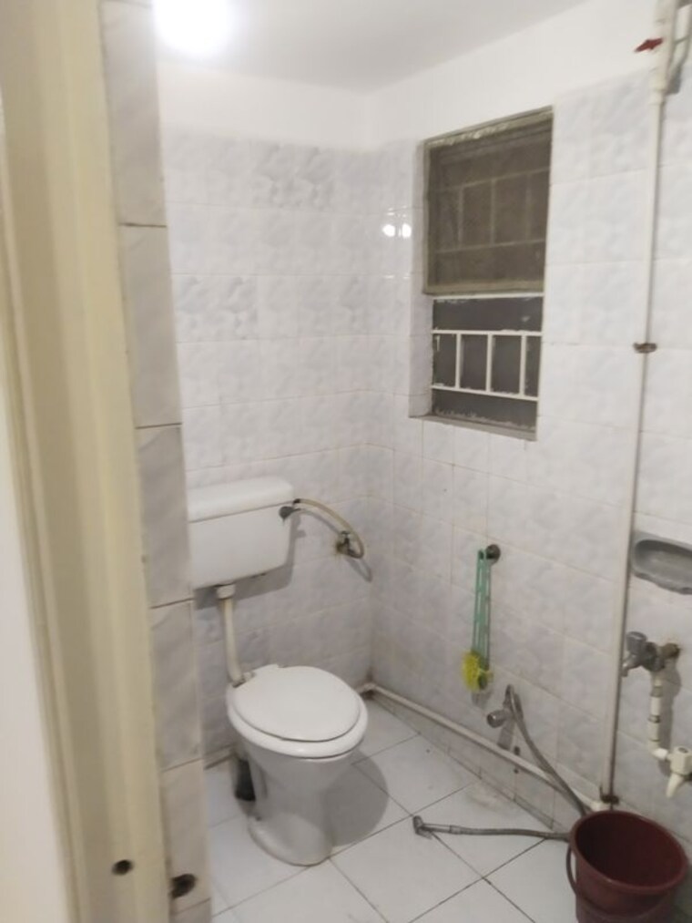 Bathroom, shirin-apartments Studio 210 Sq.Ft. Apartment In Camp Pune 10549082