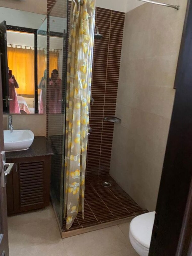 Bathroom, south city 1 2 Bedroom 1800 Sq.Ft. Builder Floor In South City 1 Gurgaon 10549097