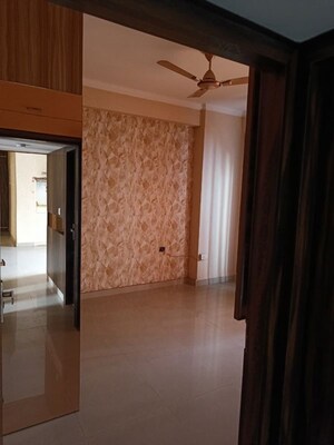 Room in 3 BHK Apartment at Antriksh Golf View - II, Sector 78 – for Rent