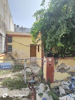 Plot For Sale in Aliganj