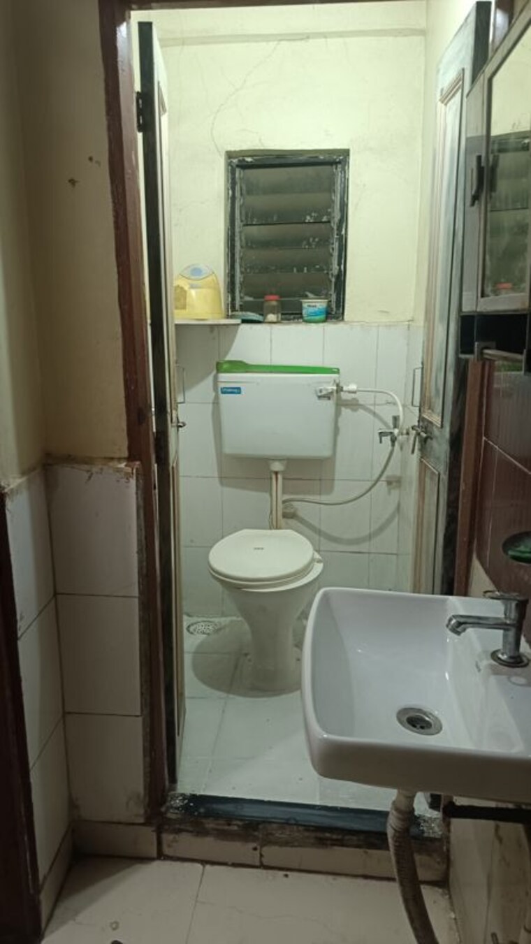 Bathroom, adarsh nagar 1 Bedroom 650 Sq.Ft. Independent House In Adarsh Nagar Pune 10549140