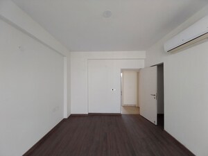 Room in 5 BHK Builder Floor at Sector 22 – for Rent