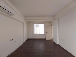 Room in 5 BHK Builder Floor at Sector 22 – for Rent