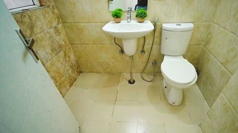 Bathroom, dpl-flora-heritage 2 Bedroom 987 Sq.Ft. Apartment In Sector 1 Greater Noida Greater Noida 10549189