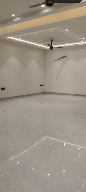 Room in 4 BHK Builder Floor at Sector 89 – for Sale