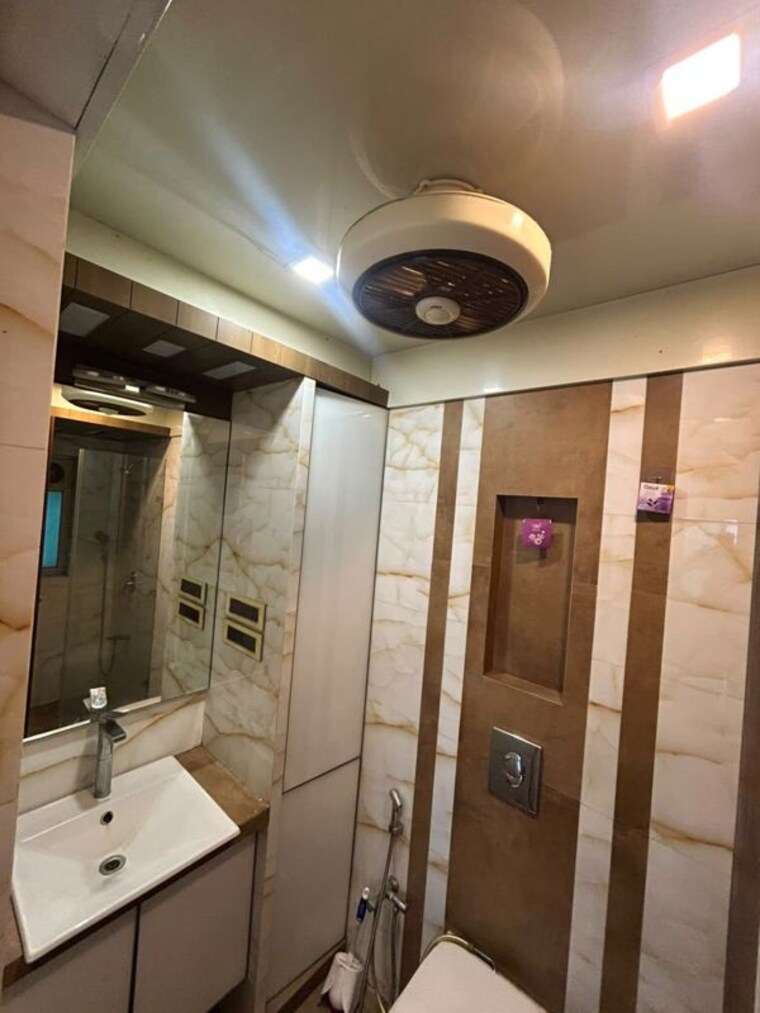 Bathroom, s-raheja-hari-bhavan 3 Bedroom 1000 Sq.Ft. Apartment In Khar West Mumbai 10549204